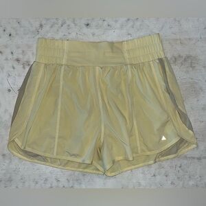 Balance Athletica The Breeze Short in light yellow | size Large